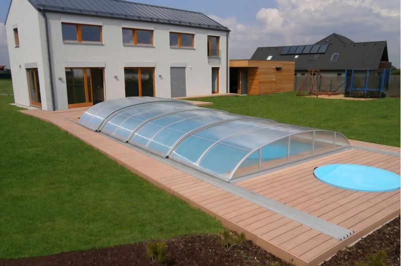 Lage zwembadoverkapping