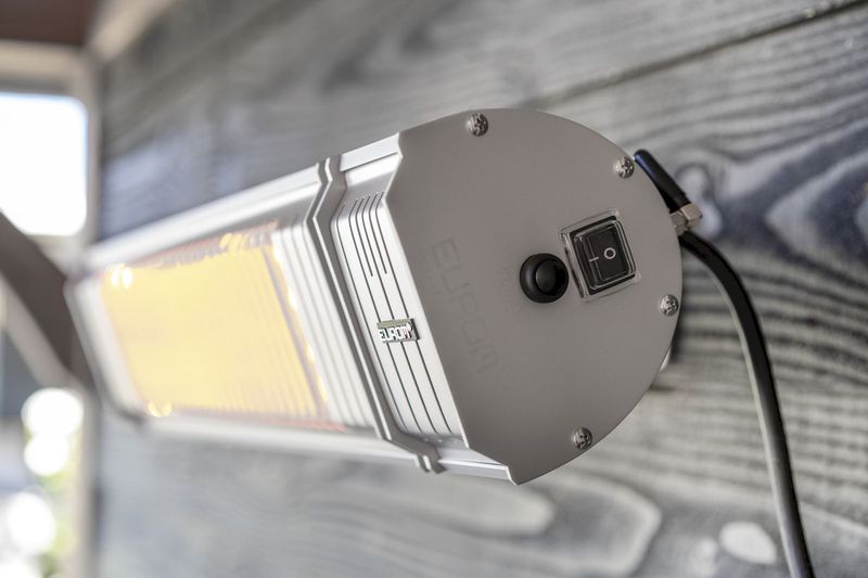 Eurom Golden 2000 Amber Smart terrasverwarmer, details aan-uitknop