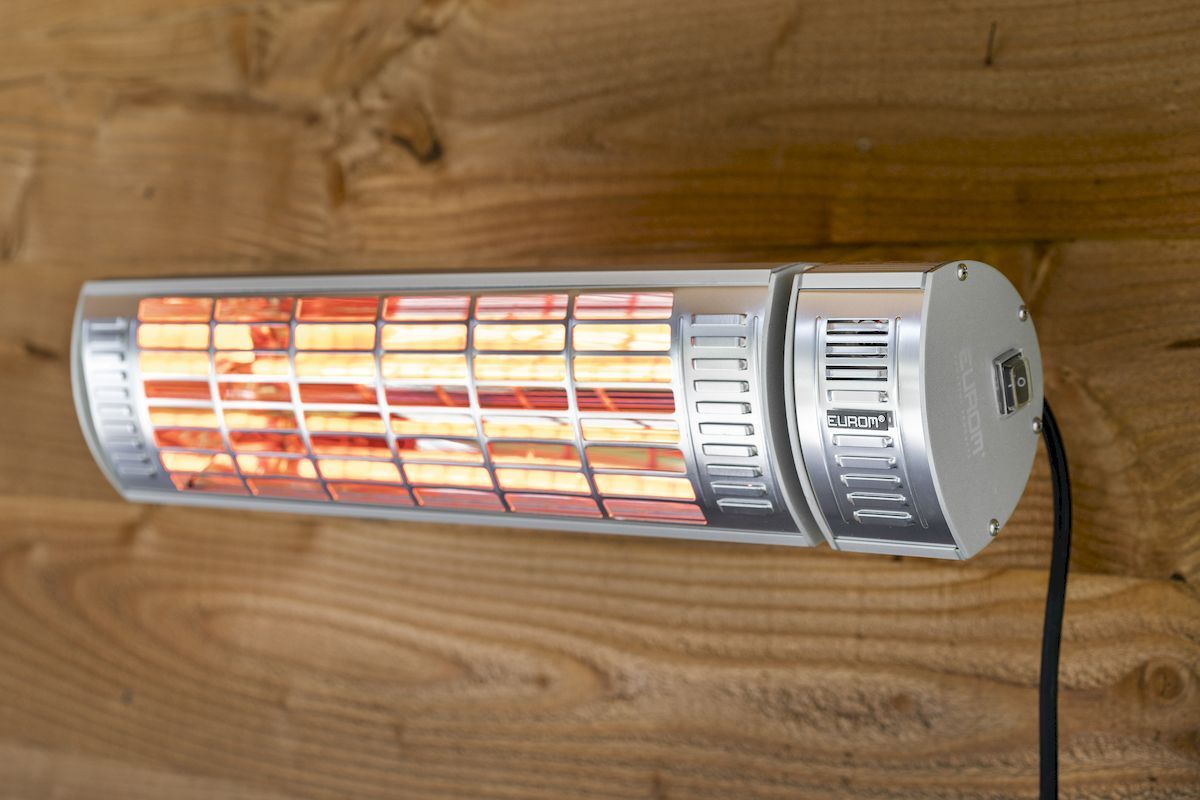 Eurom Golden 2000 Ultra RCD terrasverwarmer, sfeerfoto voorkant