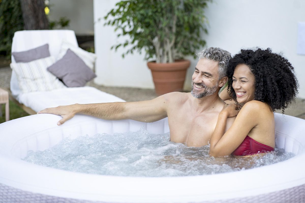 Lay Z Spa Cancun opblaasbare jacuzzi 4 persoons - sfeer1