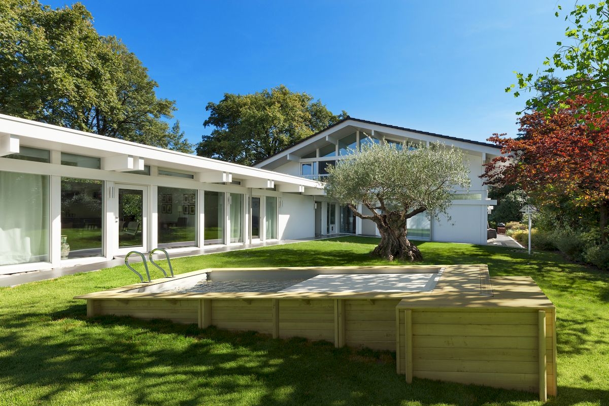 BWT Compact Stadszwembad - 4.20 x 3.50 x 1.33 m - met zandfilterpomp en omkasting bij huis