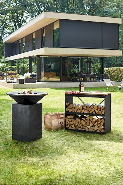 OFYR Wood Storage Black Dressoir met OFYR vuurschaal