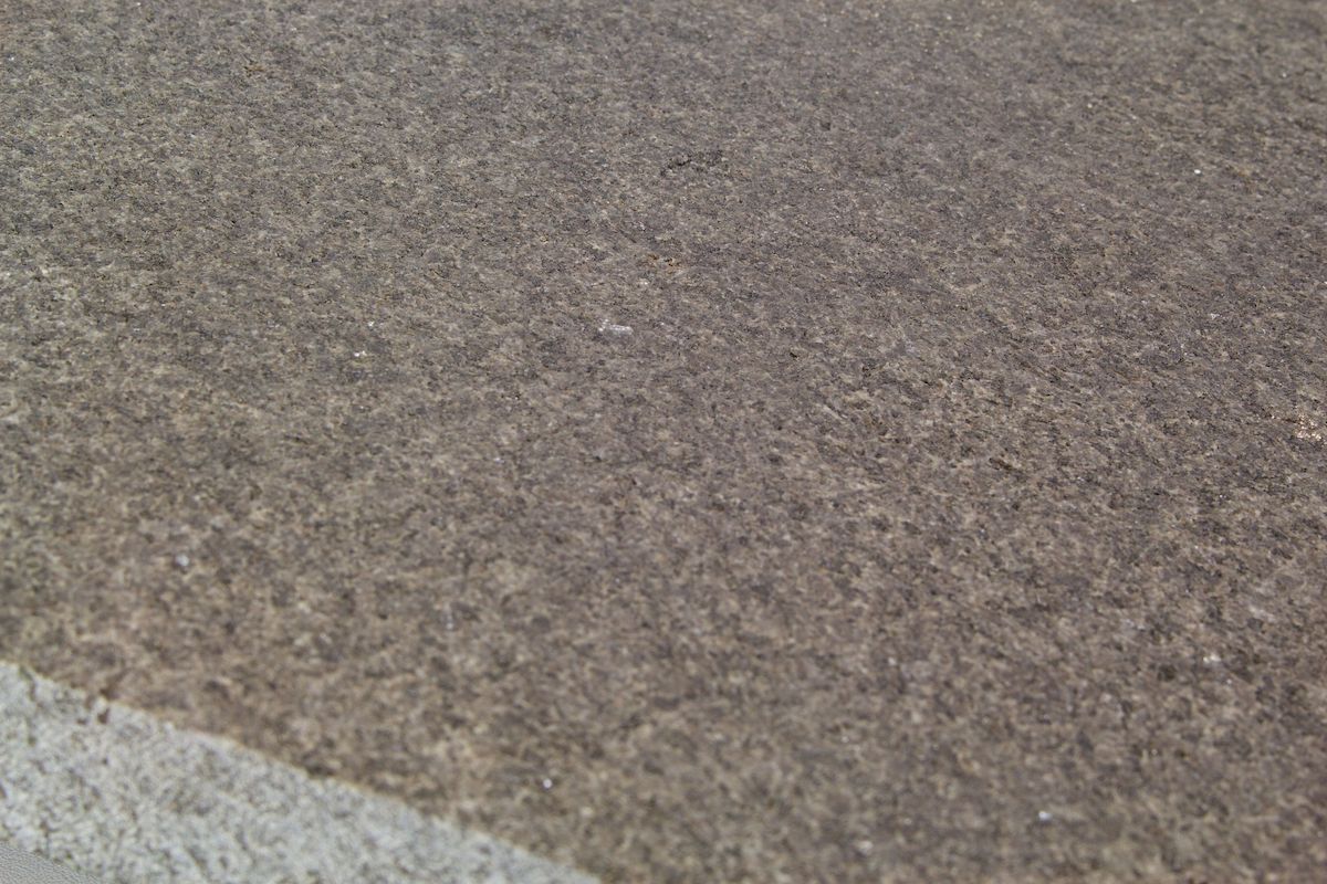 Kleur AQS Asian Black randtegel – hoekstuk