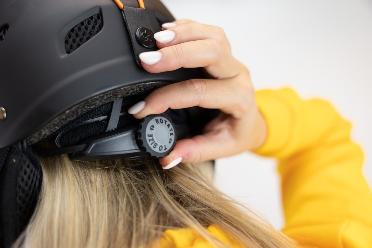 Sinner Bingham zwarte skihelm met draaiknop