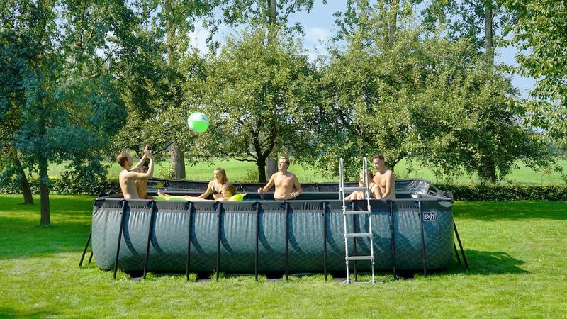 EXIT Wood zwembad - 540 x 250 x 122 cm - met zandfilterpomp en trap grootte bad sfeerbeeld
