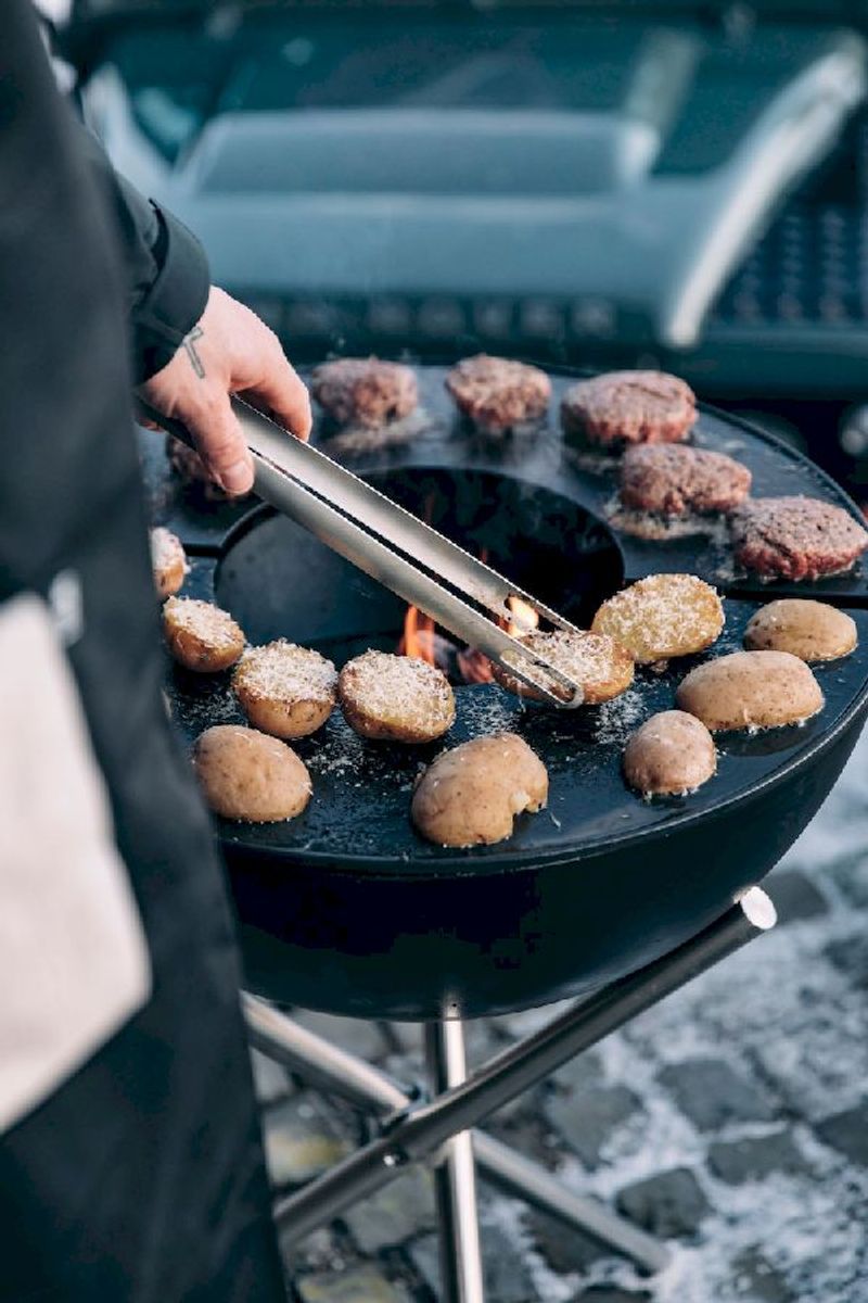 Höfats Bowl Vuurschaal Plancha bakplaat grillen en barbecueën, tripod standaard 
