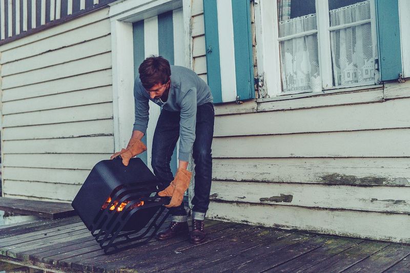 Höfats Handschoenen vuurschaal doven 3