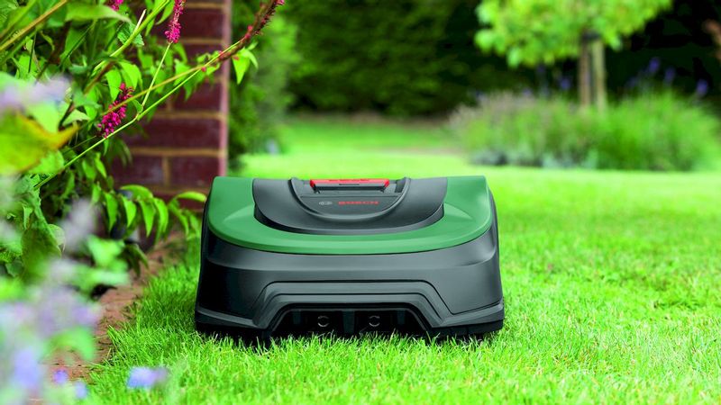 Bosch Indego M+ 700 robotmaaier kanten maaien