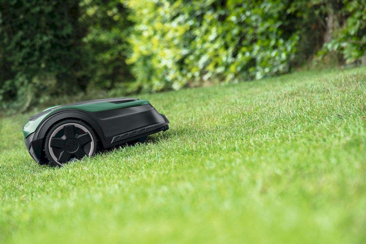 Bosch Indego M 700 robotmaaier helling