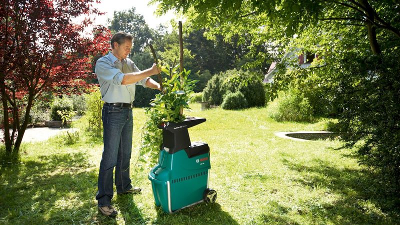 Bosch AXT 25 TC fluisterhakselaar in gebruik