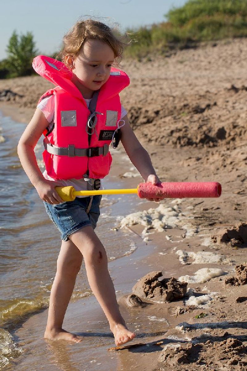 Besto Racingbelt 100N reddingsvest kind op het strand