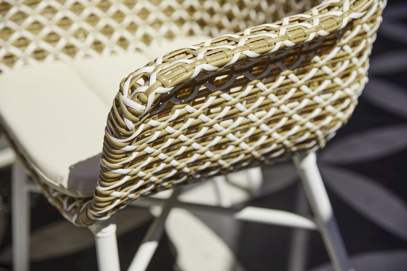 Hartman Delphine tuinstoel - wit frame - beige