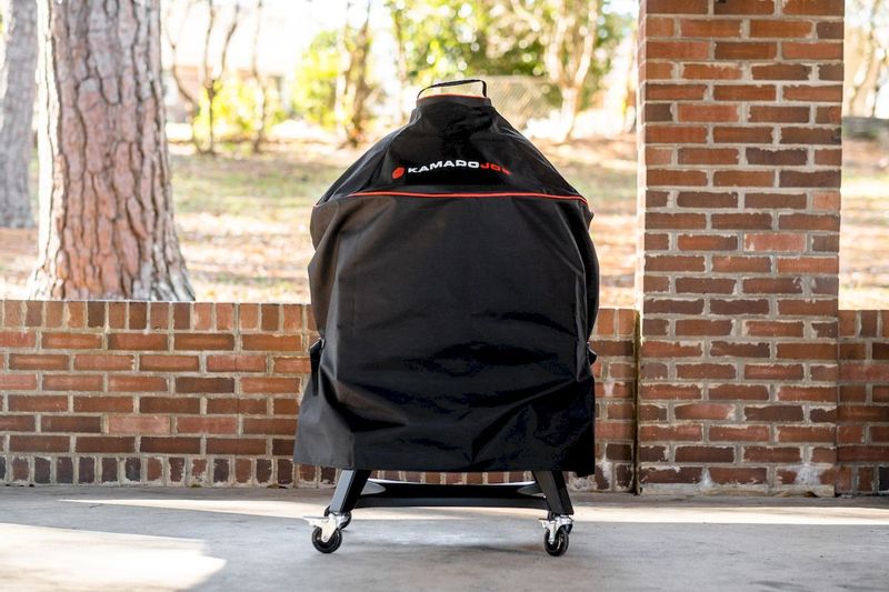 Kamado Joe cover voor Kettle Joe, sfeerfoto