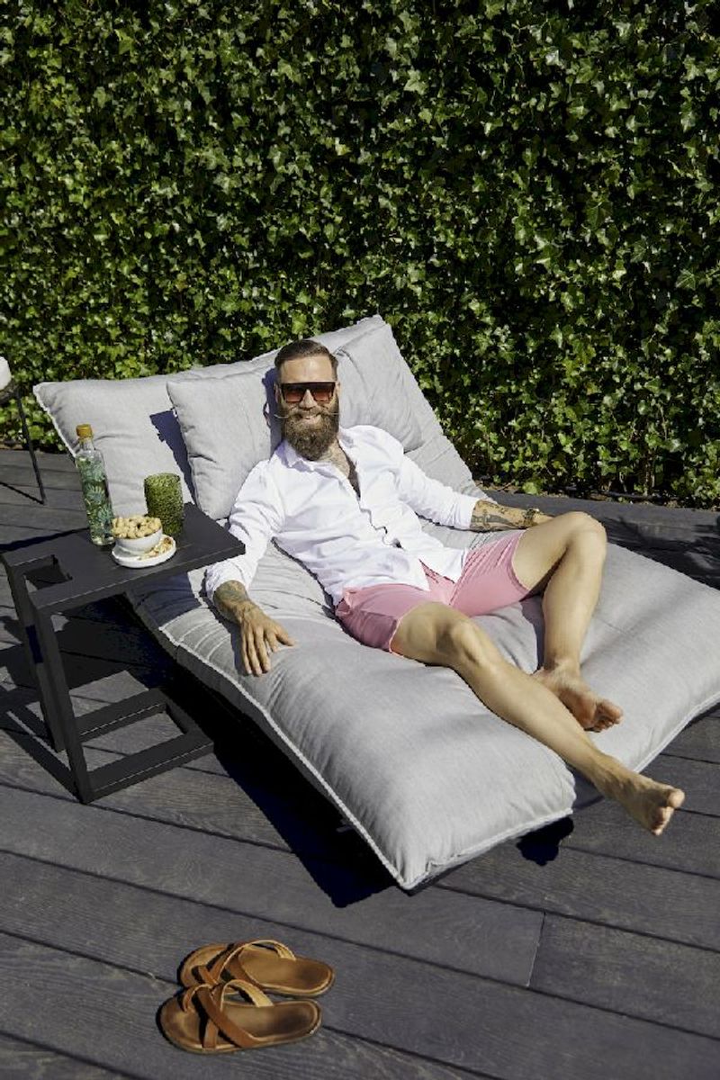 Hartman Emma loungebed - met Hartman Tim bijzettafel