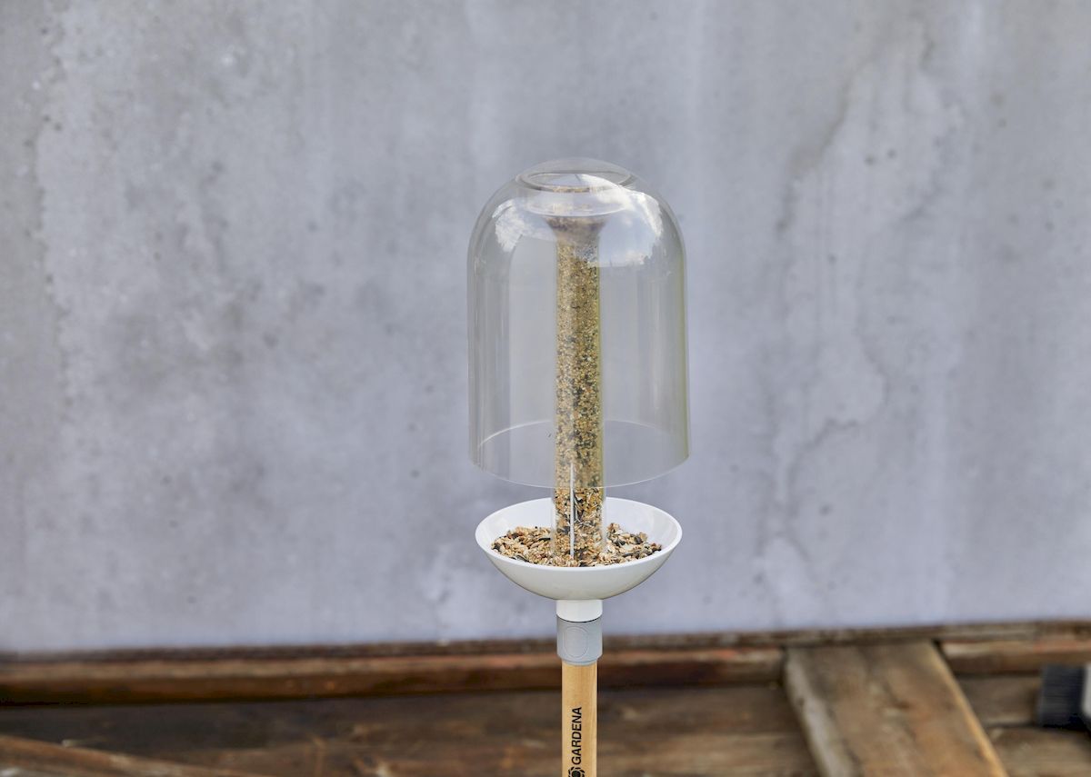 Gardena ClickUp! Vogelvoerhuis, gevuld met voer voor de vogels