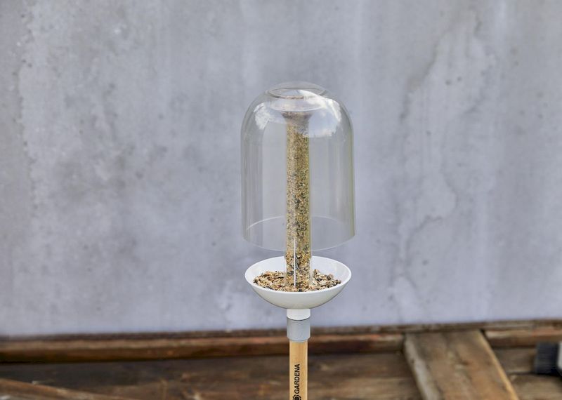 Gardena ClickUp! Vogelvoerhuis, gevuld met voer voor de vogels