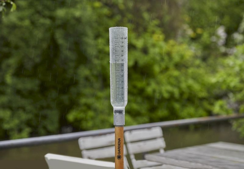Gardena ClickUp! Regenmeter, in gebruik tijdens een regenbui