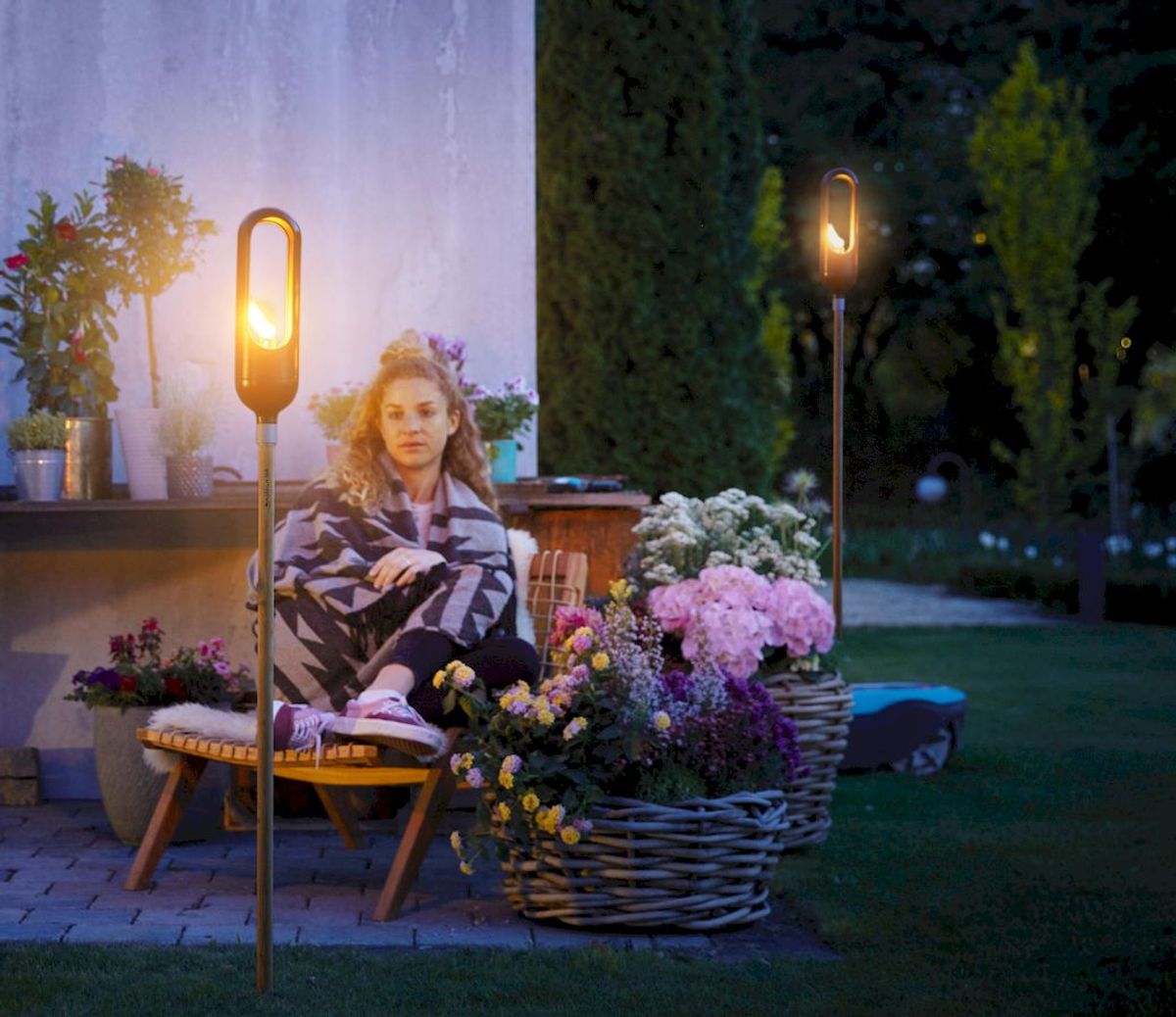 Gardena ClickUp! Tuinfakkel, in gebruik 'avonds 