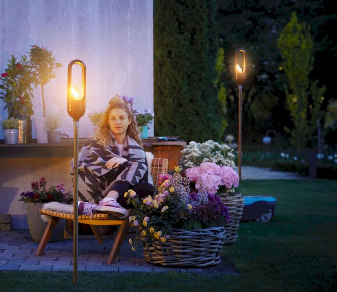 Gardena ClickUp! Tuinfakkel, in gebruik 'avonds 