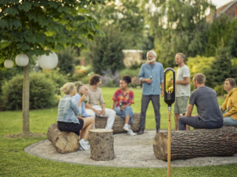 Gardena ClickUp! Tuinfakkel, in gebruik tijdens middagborrel