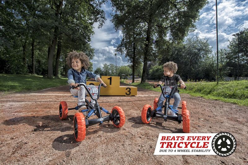 BERG Buzzy Nitro skelter, 2 kids met plezier op de skelter