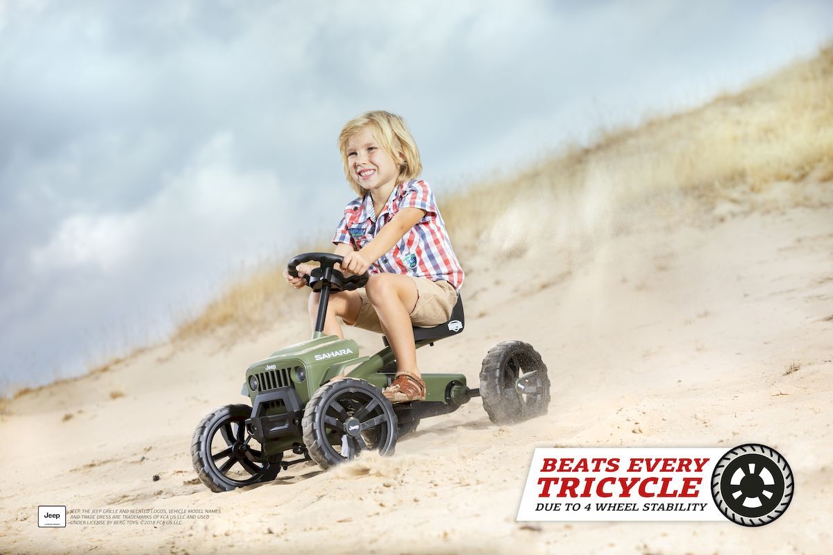 BERG JEEP Buzzy Sahara skelter, in het zand op de skelter