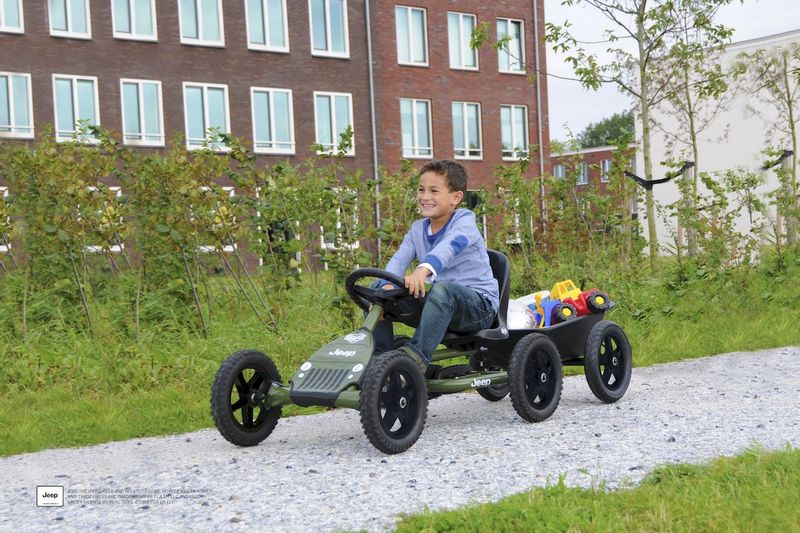 Jeep® Junior Pedal Go-kart, met aanhanger