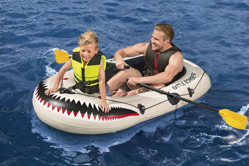 Bestway Battle Bomber opblaasbare boot set op het water