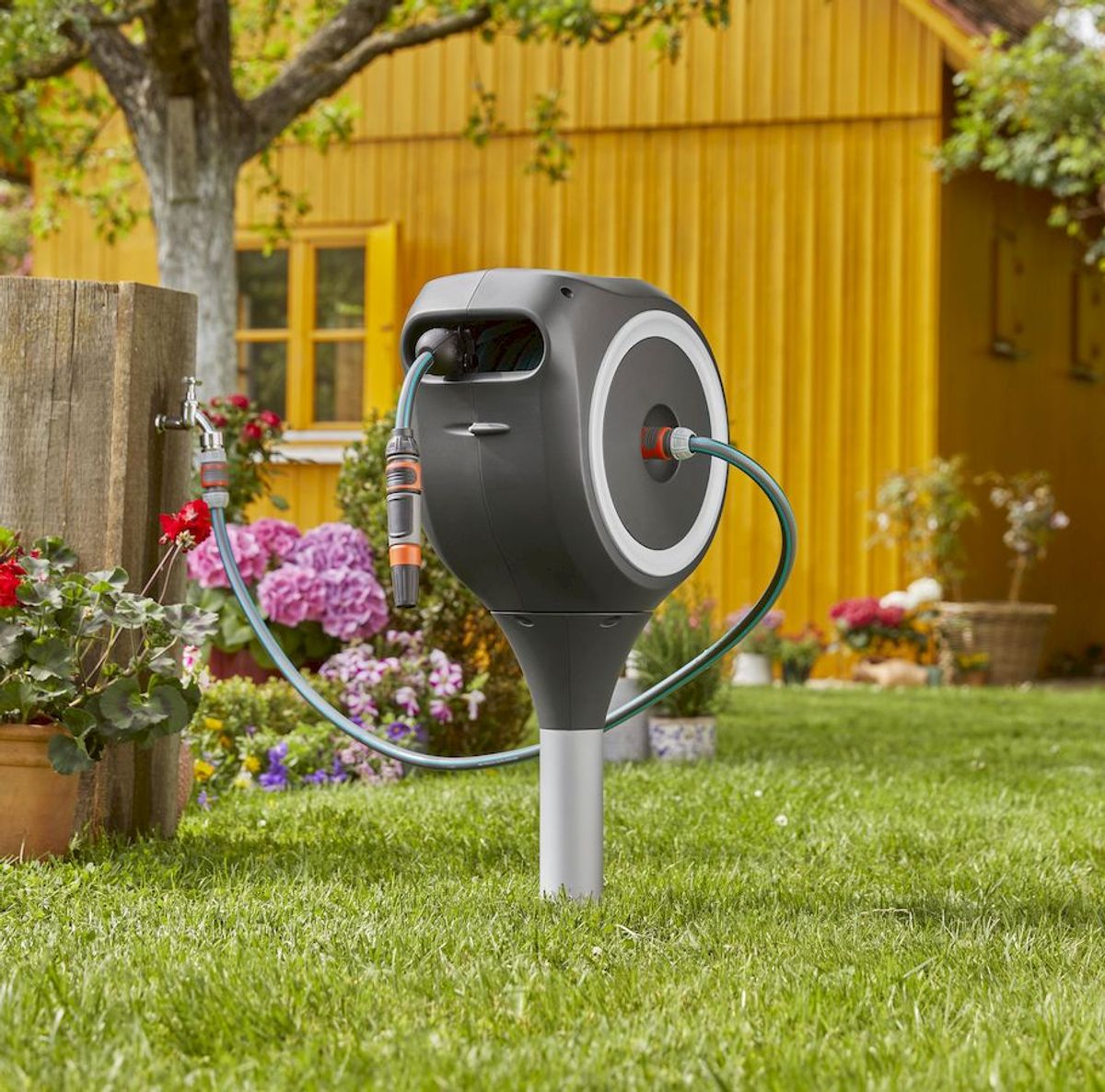 Gardena roll-up automatic tuinslangbox - 15 meter, bevestigd in de grond