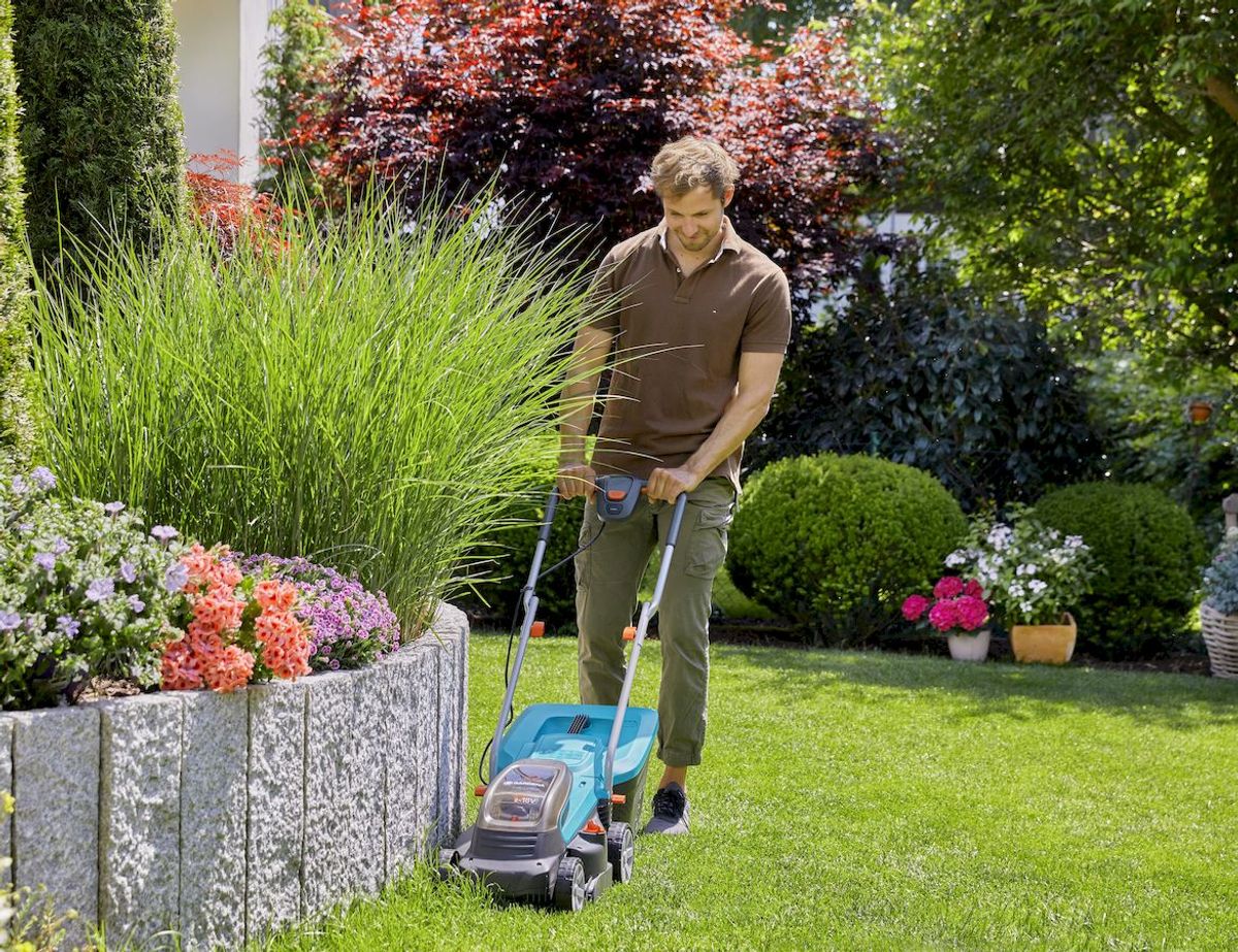 Gardena PowerMax 32/36V P4A accu maaier zonder accu, in gebruik