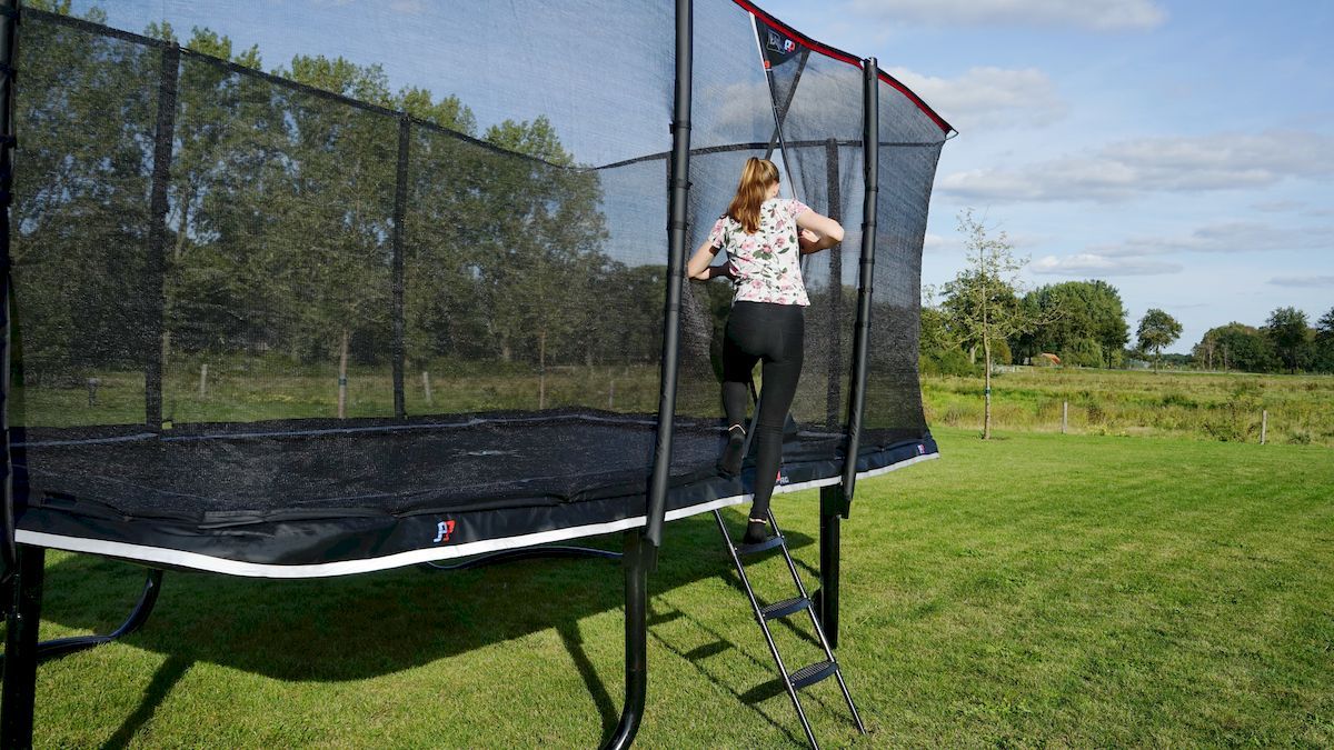 Exit PeakPro trampoline met net en ladder - 427 x 244 cm - Zwart - trampoline met veiligheidsnet en ladder