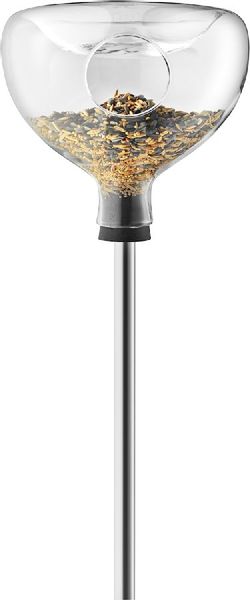 Eva Solo vogelvoederbak met bad, gevuld met vogelvoer