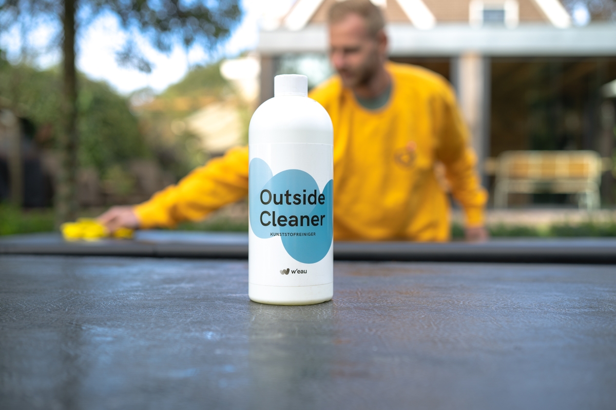 W'eau Outside Cleaner - 1 liter in gebruik
