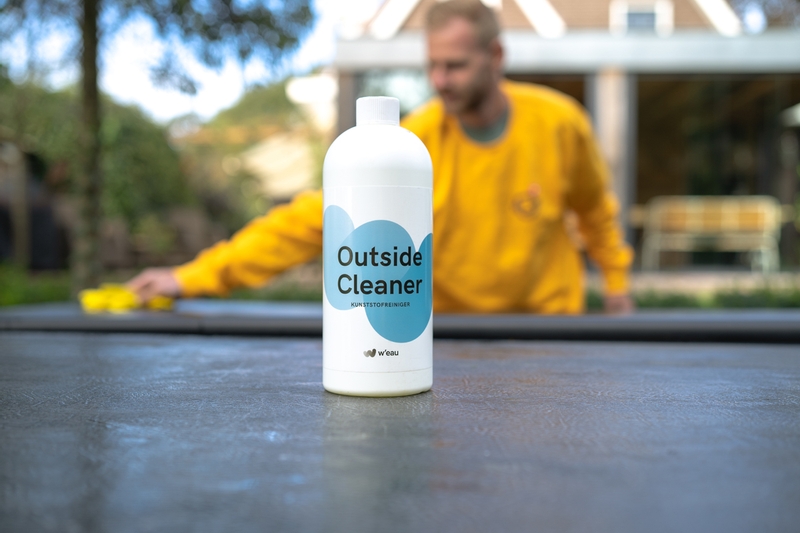 W'eau Outside Cleaner - 1 liter in gebruik
