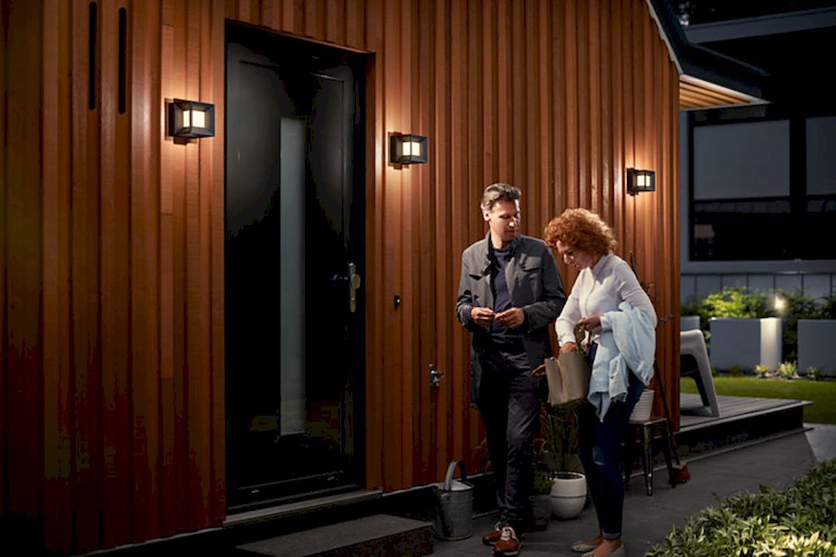 Philips myGarden parterre led wandlamp sfeerimpressie avond