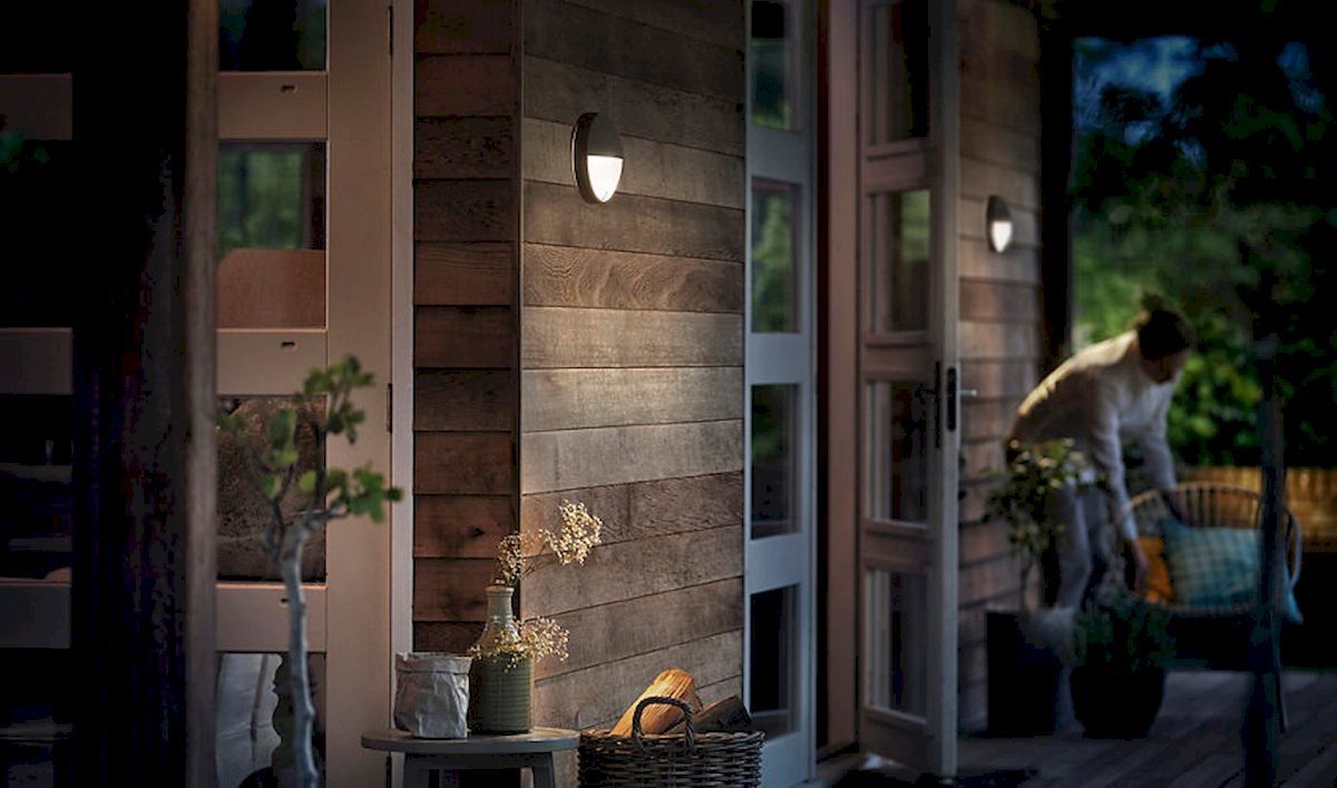 Philips myGarden capricorn led wandlamp - Grijs sfeerimpressie in de avond