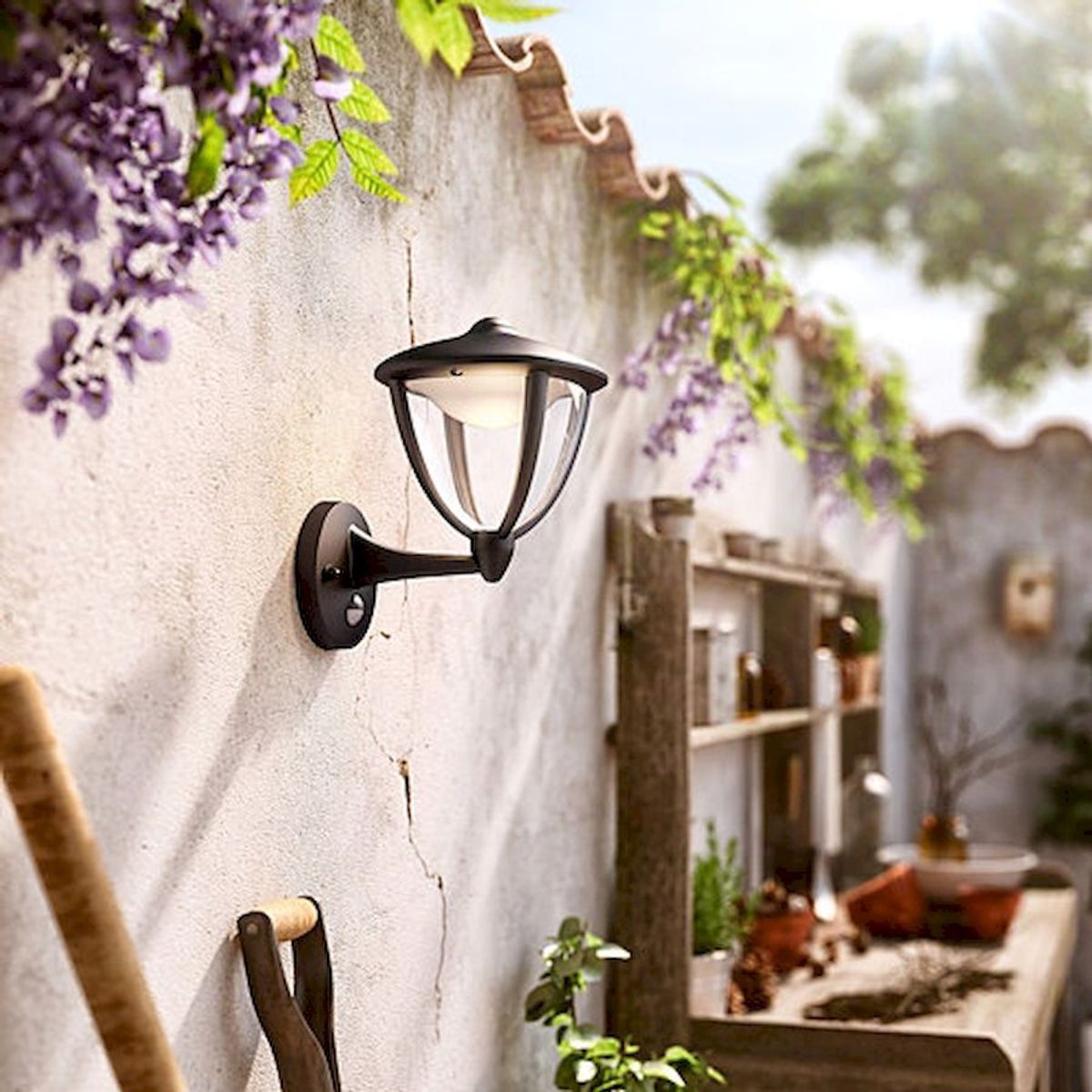 Philips mygarden robin led wandlamp - Zwart sfeerimpressie overdag