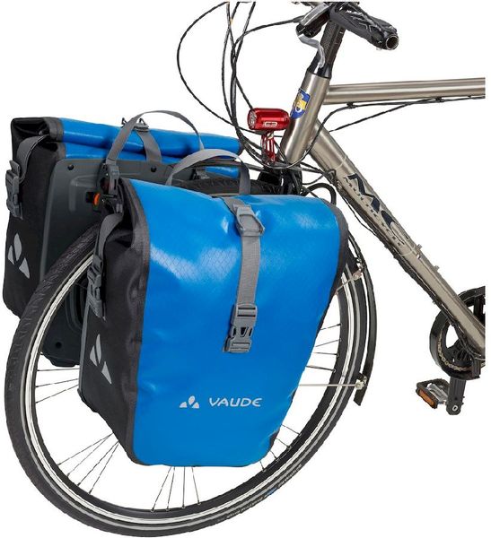 Vaude Aqua front dubbele fietstas - 28 liter - Blauw op de fiets