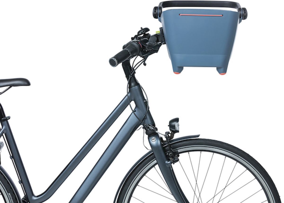 Basil Buddy hondenfietsmand - Voorop - Blauw op de fiets 