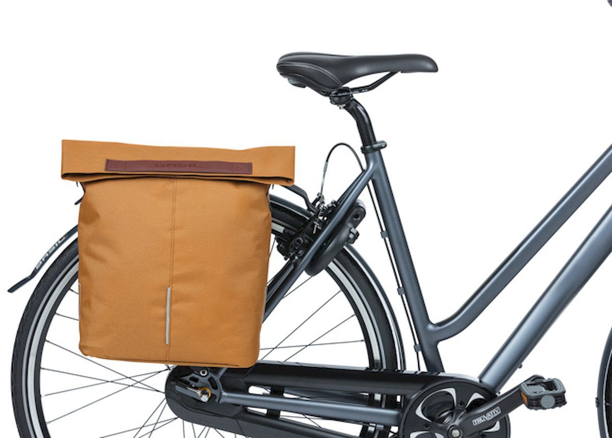 Basil City enkele fietstas - 14-16 liter - Camel bruin - op fiets