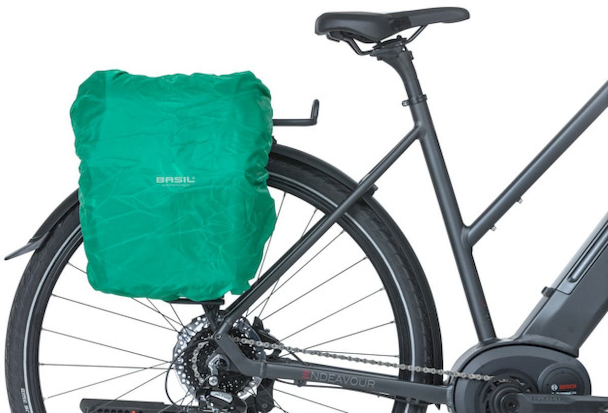 Basil Discovery enkele fietstas - 9 liter - Zwart - op fiets met raincover