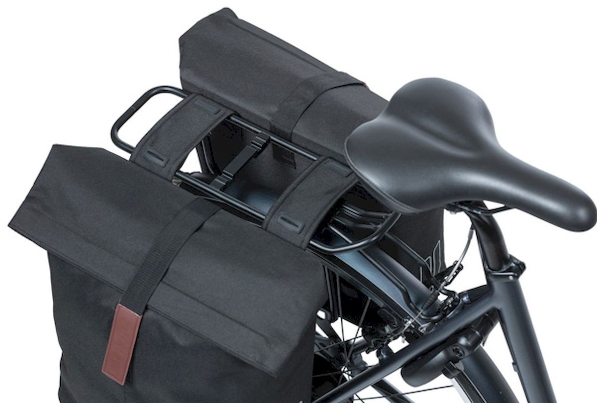 Basil City dubbele fietstas - 28/32 liter - Zwart bovenkant 