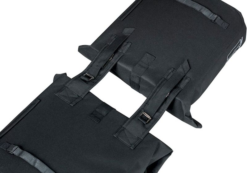 Basil City dubbele fietstas - 28/32 liter - Zwart onderkant