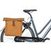 Basil City dubbele fietstas - 28/32 liter - Bruin op de fiets