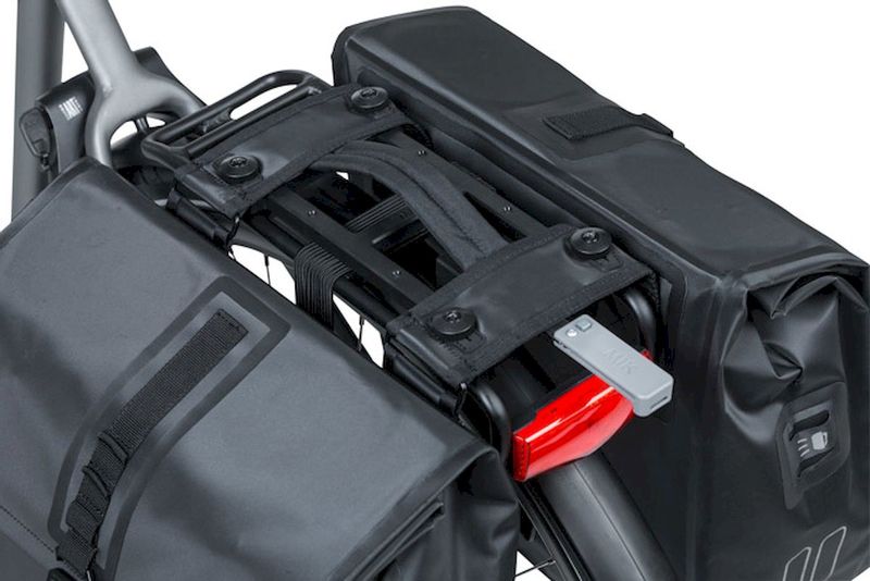 Basil Urban Dry dubbele MIK fietstas - 50 liter - Zwart