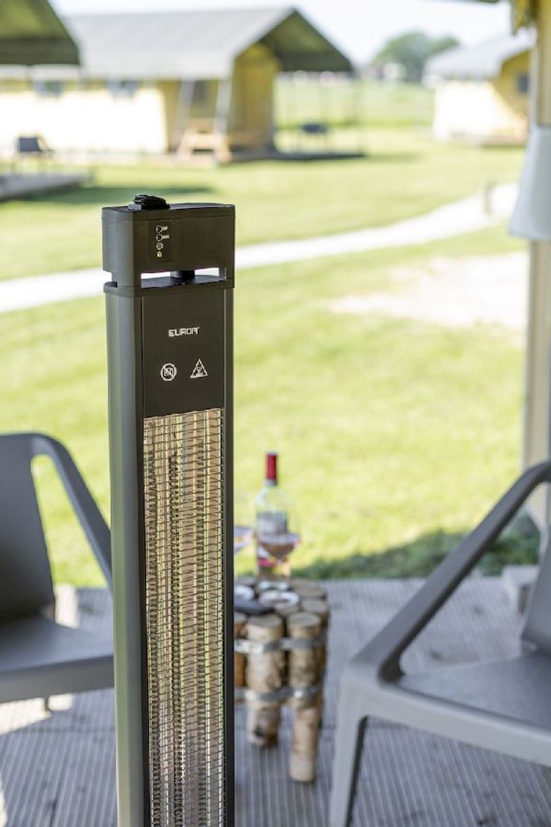 Eurom Q-Tower 2000 RCD terrasverwarmer, sfeerfoto dichtbij