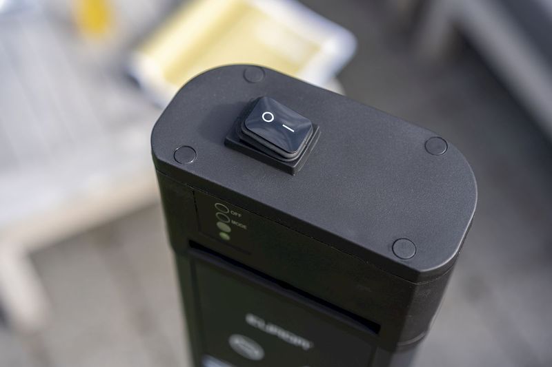 Eurom Q-Tower 2000 RCD terrasverwarmer, detail aan/uitknop