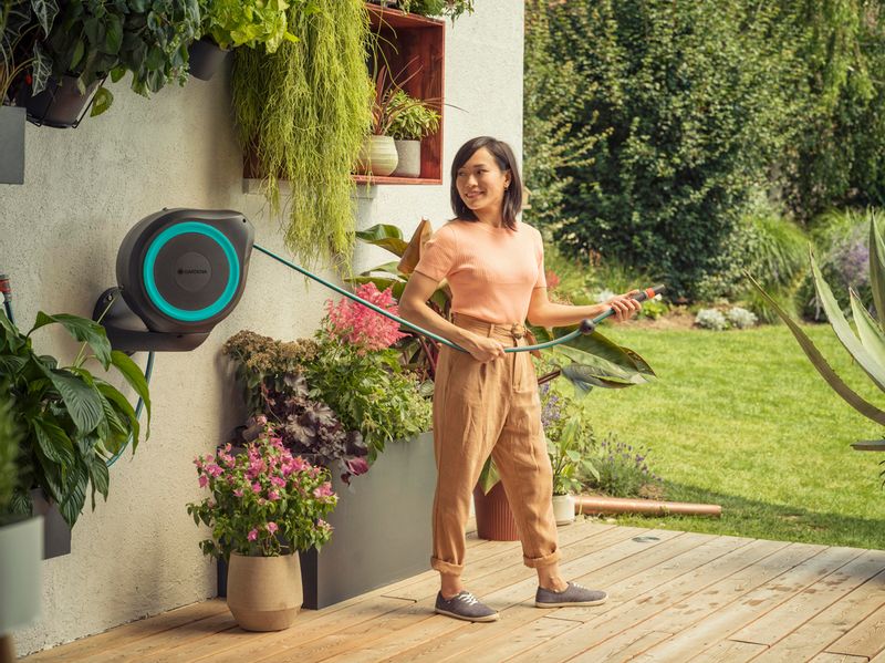 Gardena wandslangenbox RollUp S in gebruik