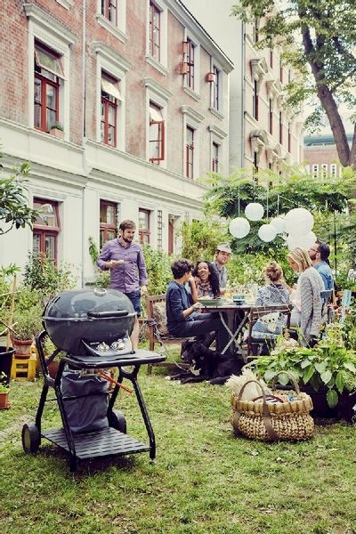 Outdoorchef Ascona 570 G gasbarbecue - Grijs - barbecueën in het park