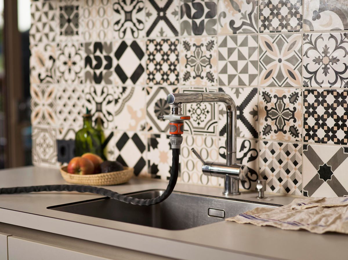 Gardena textielslang Liano™ 10 m met aansluitset binnenkraan sfeerbeeld